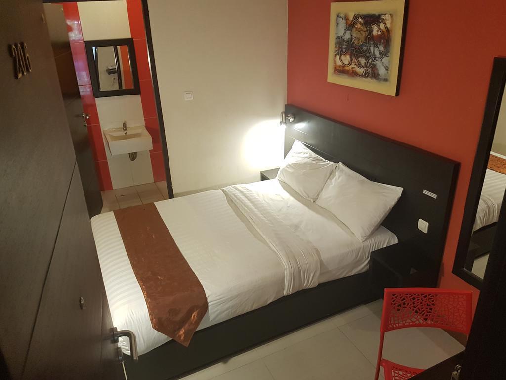 Budget Hotel Ambon Extérieur photo