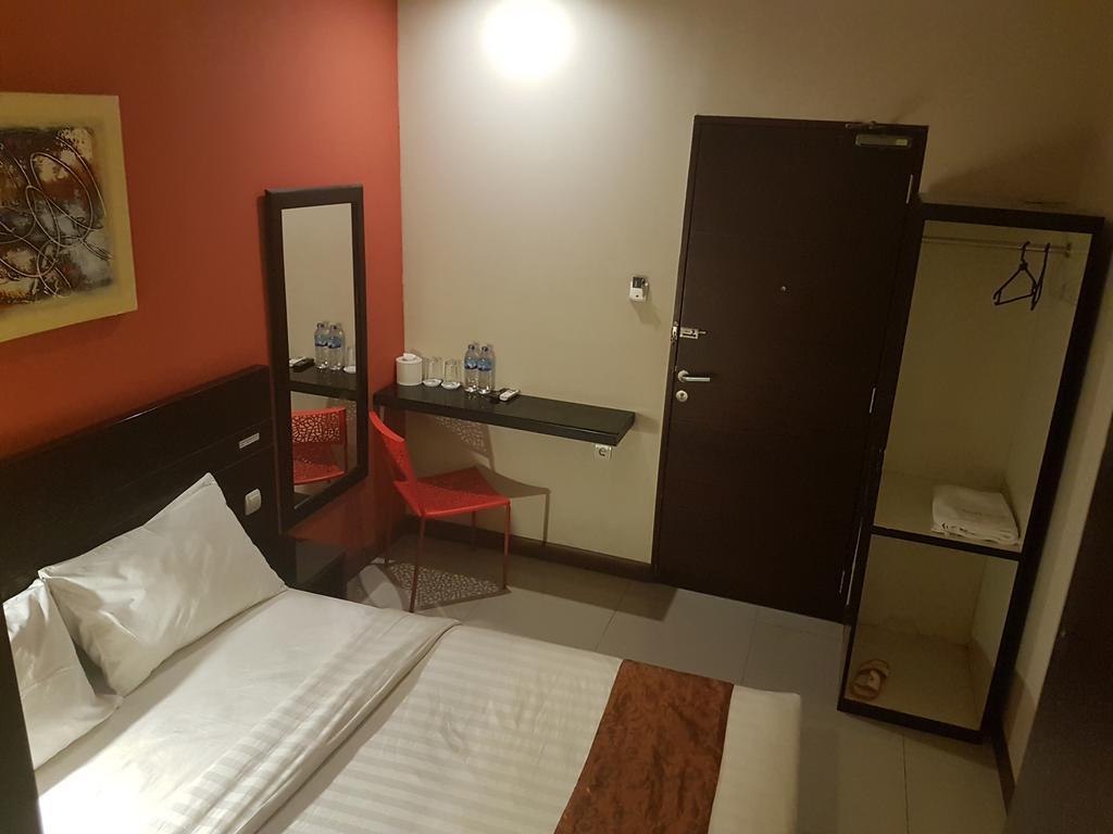 Budget Hotel Ambon Extérieur photo