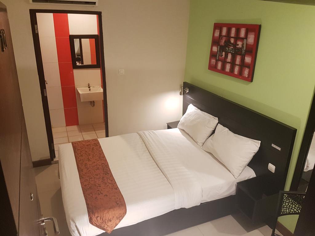 Budget Hotel Ambon Extérieur photo