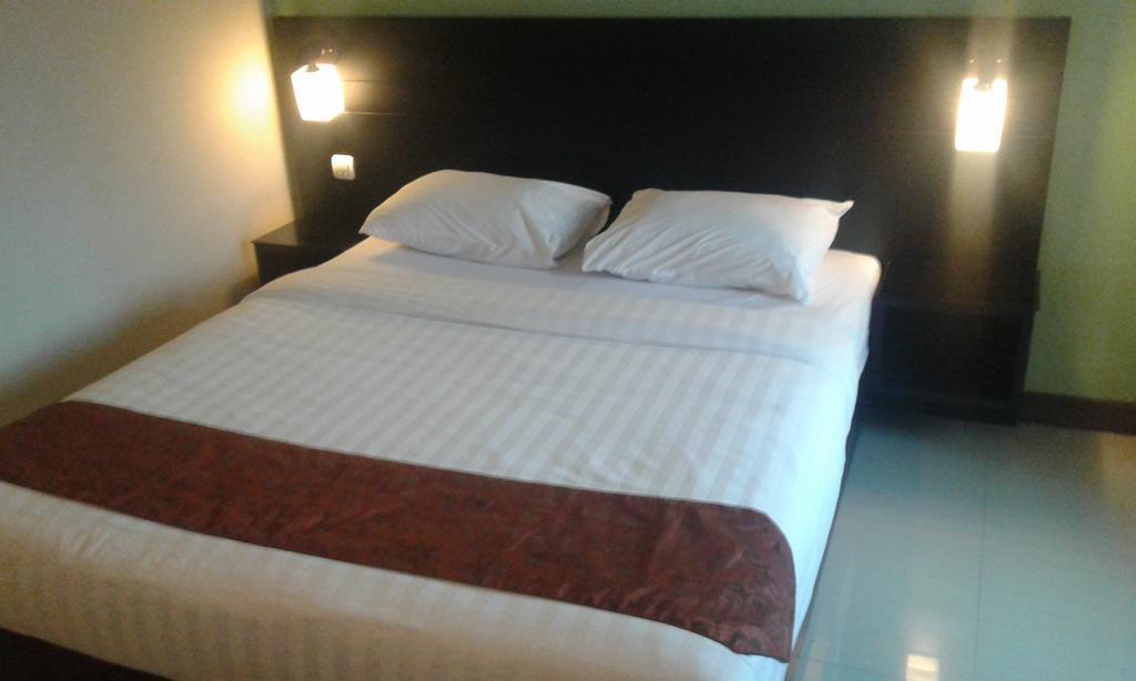 Budget Hotel Ambon Extérieur photo