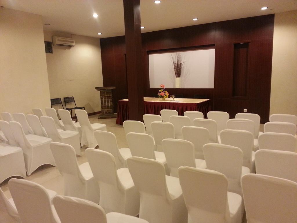 Budget Hotel Ambon Extérieur photo