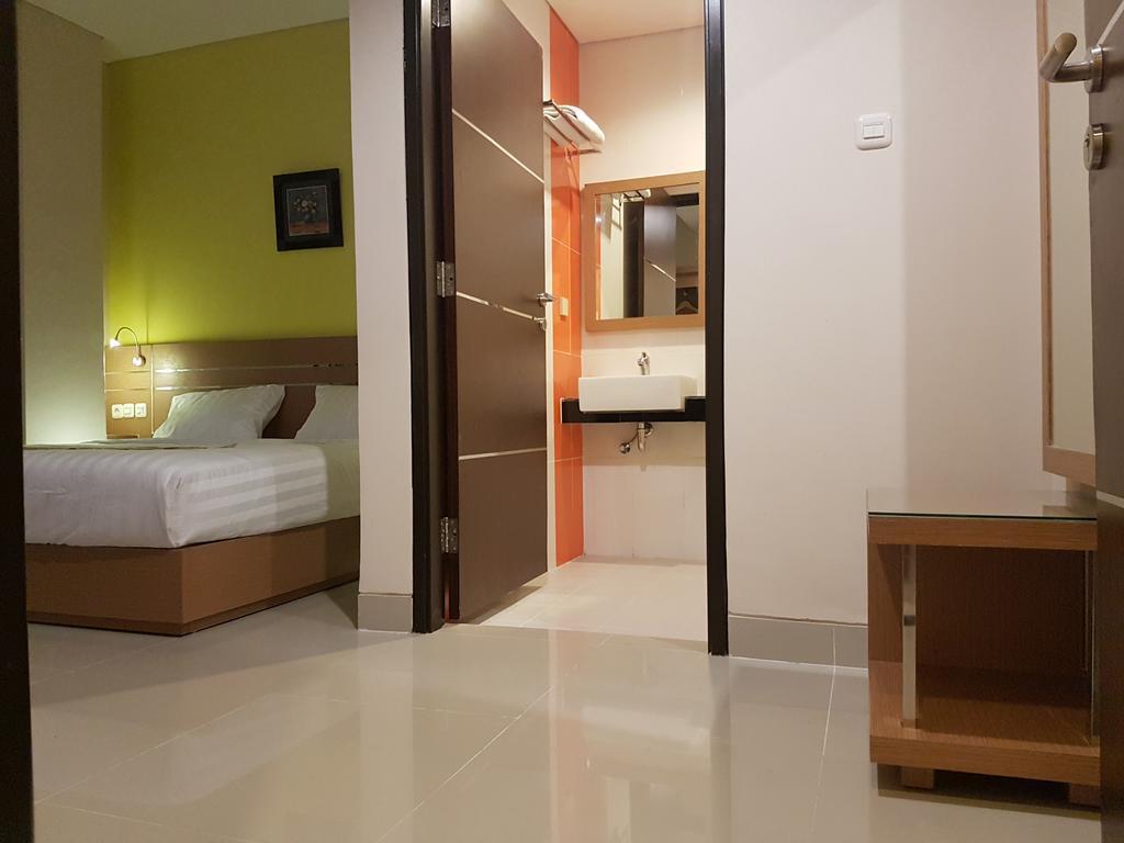 Budget Hotel Ambon Extérieur photo