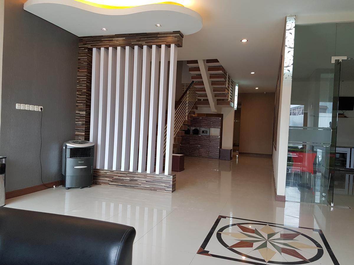 Budget Hotel Ambon Extérieur photo