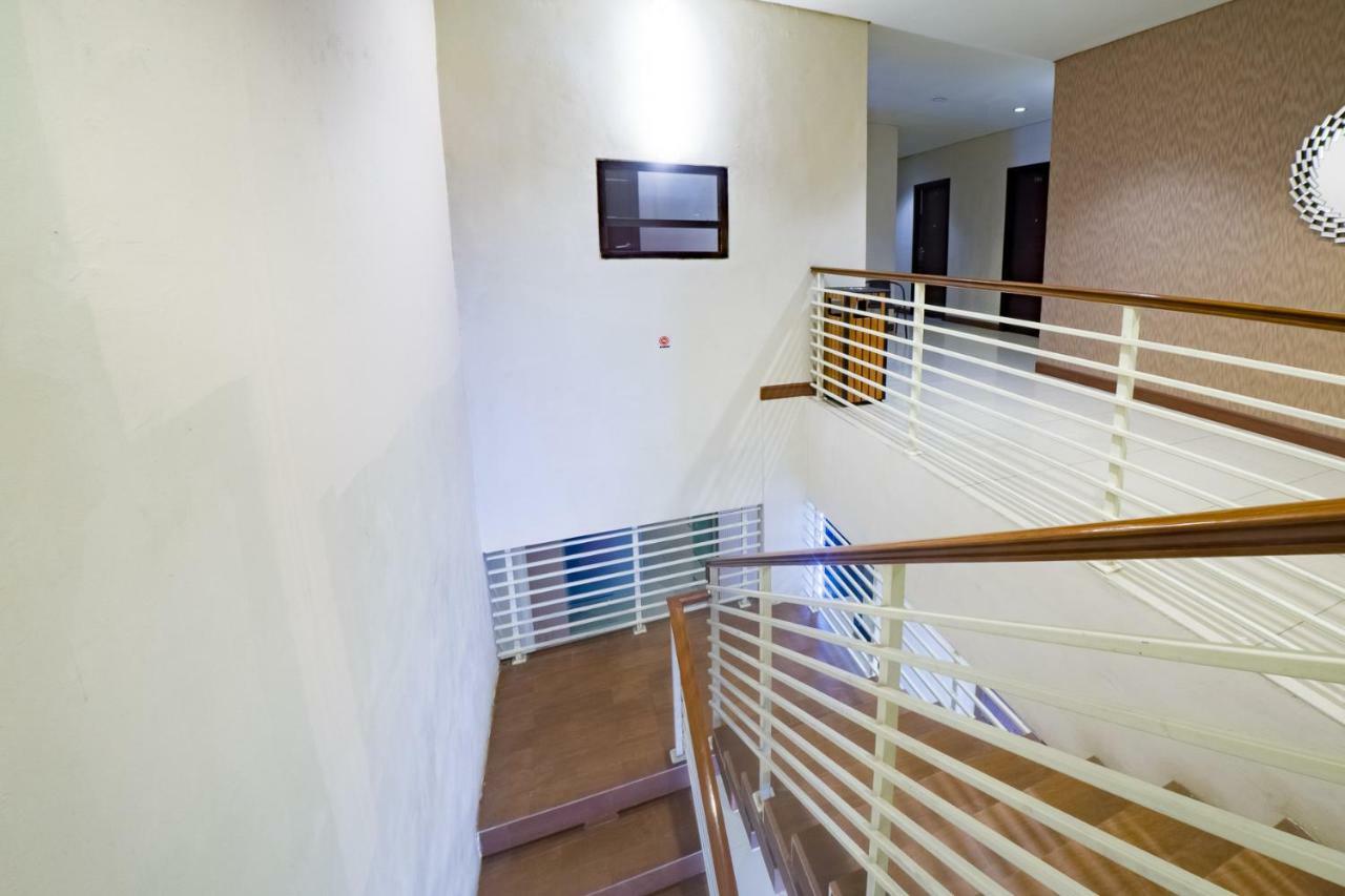Budget Hotel Ambon Extérieur photo