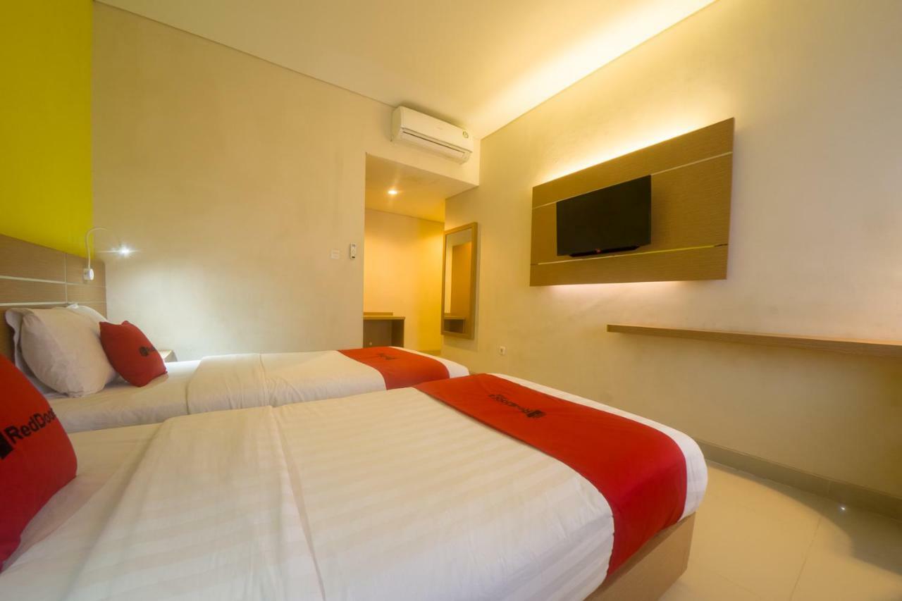 Budget Hotel Ambon Extérieur photo