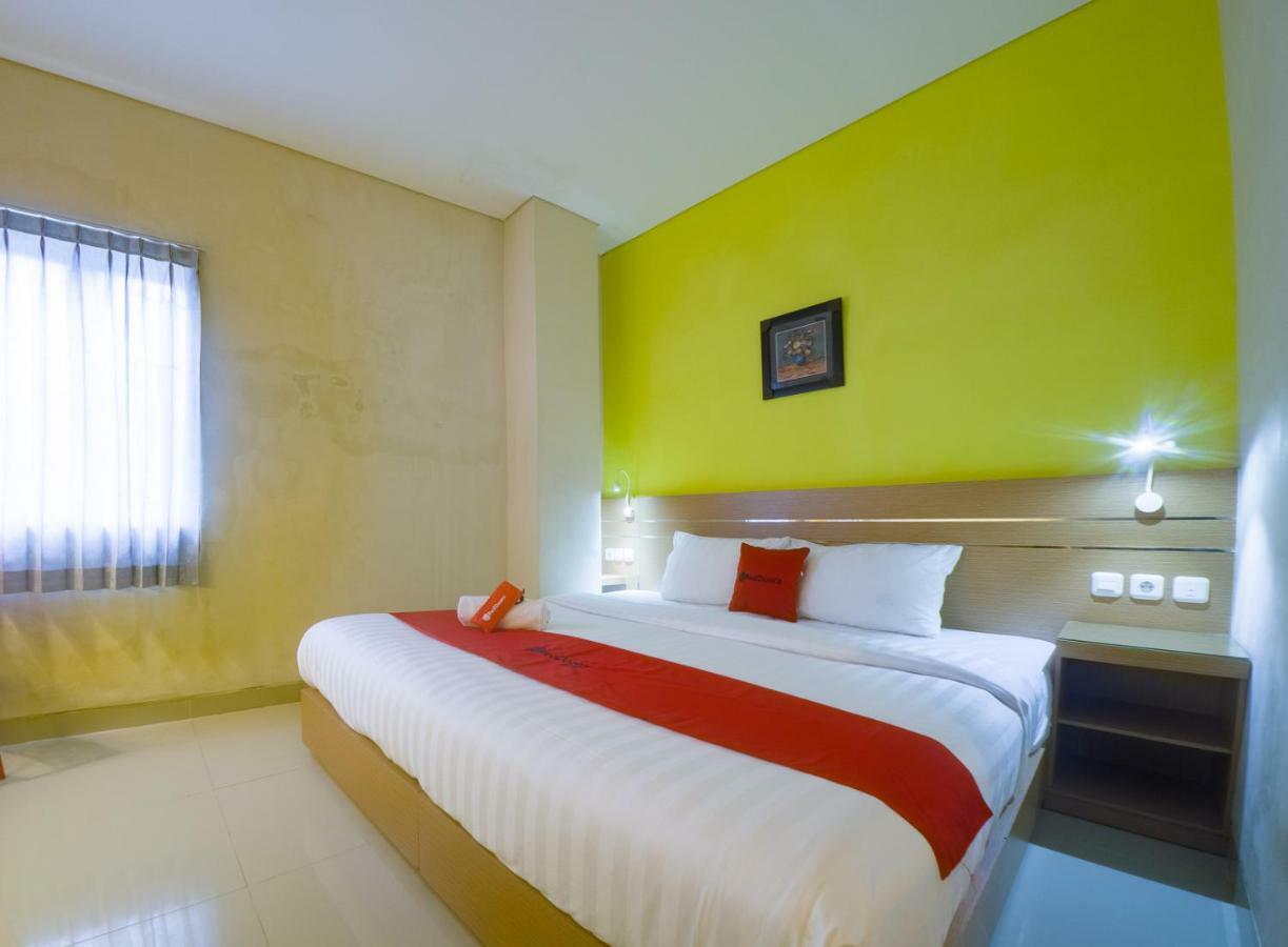 Budget Hotel Ambon Extérieur photo