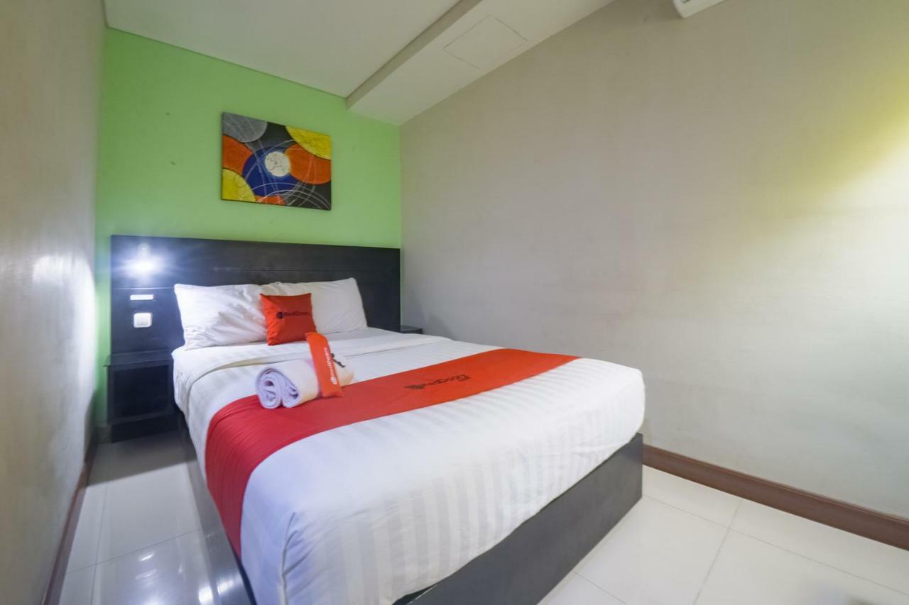 Budget Hotel Ambon Extérieur photo