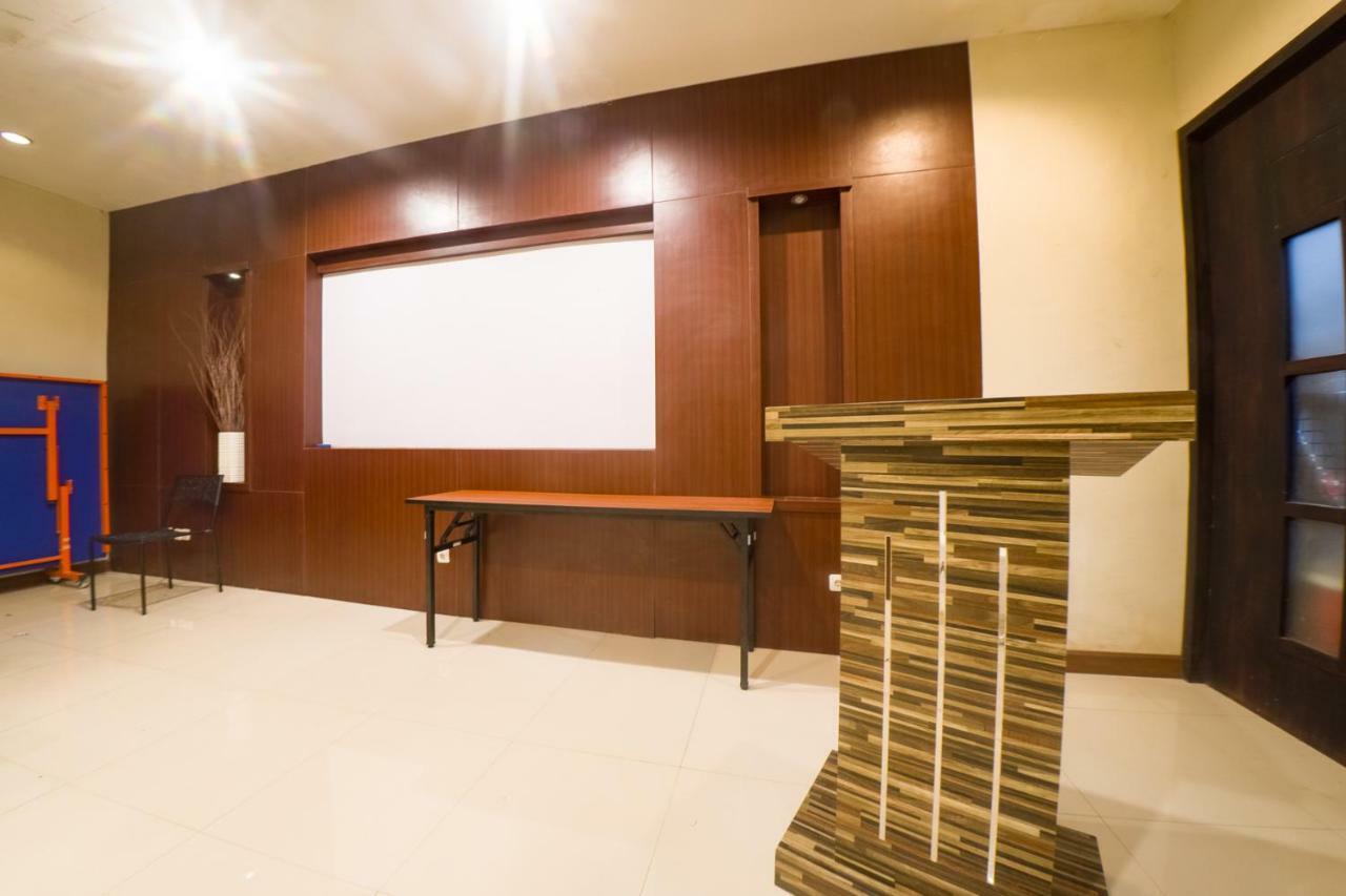 Budget Hotel Ambon Extérieur photo